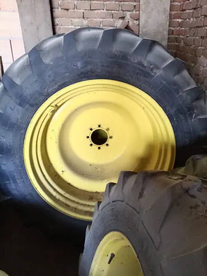 Pflegebereifung John Deere 6020
