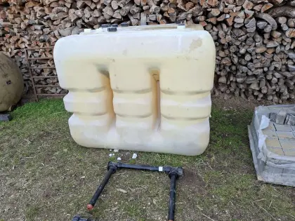 2 Heizöltanks gebraucht inkl. Verbindungsstück - günstig abzugeben