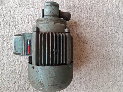 Elektromotor mit Dieselpumpe