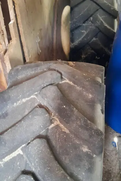 Bagger- oder Traktorreifen