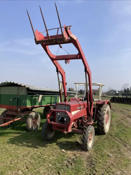 IHC Traktor 353 mit Frontlader