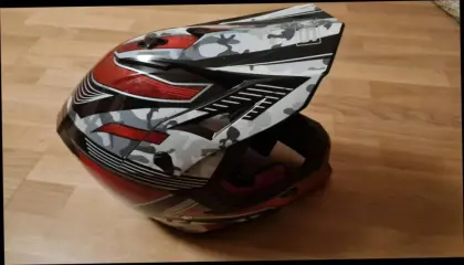 Motorradhelm nagelneu