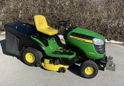John Deere X166 Rasentraktor