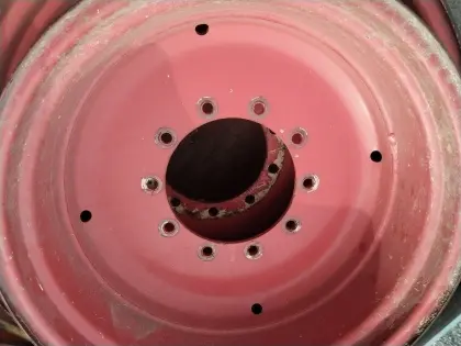 Fendt-Felgen zu 650/65R38, 8 Loch