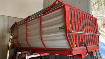 Lindner Unitrac L Aufbauladewagen und Miststreuer