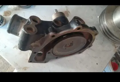 Wasserpumpe Sisu Motor MF 7200 Mähdrescher