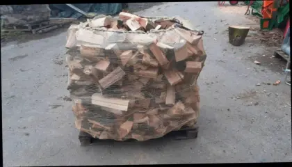 Brennholz-Abschnitte