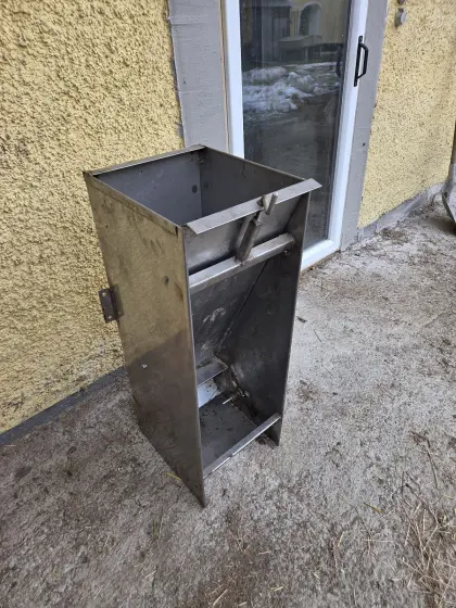 Futterautomat Schweine mit Nippeltränker