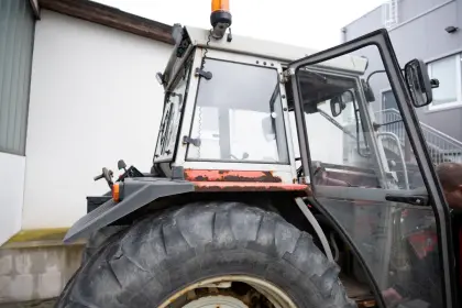 MF 382-4 Frontlader HAUER