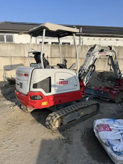 Takeuchi TB 225