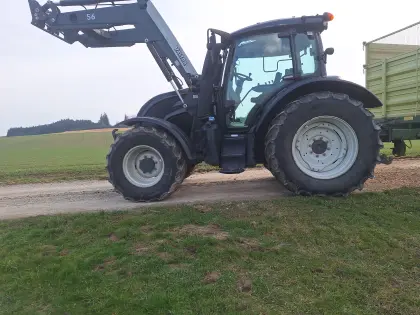Valtra N 104 H5 Edition 25 Frontlader