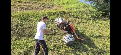 Grünlandpflege, Motormäher, Mäharbeiten, Abtransport