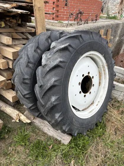 Traktorreifen mit Felgen