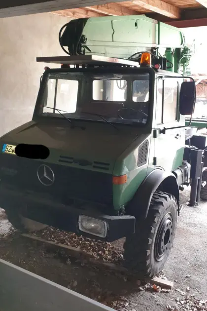 Unimog U 1700 4x4 mit Ladekran
