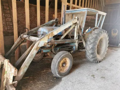 Ford Fordson Super Major mit Frontlader und Typenschein