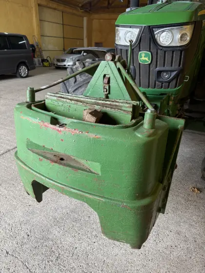 1990 kg Gewicht John Deere grün