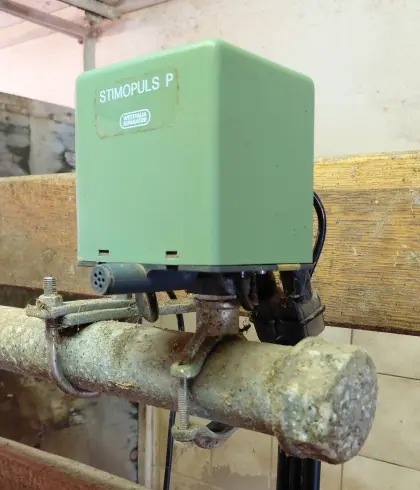 4 x Pulsator, Melkzeug und Aufnahme