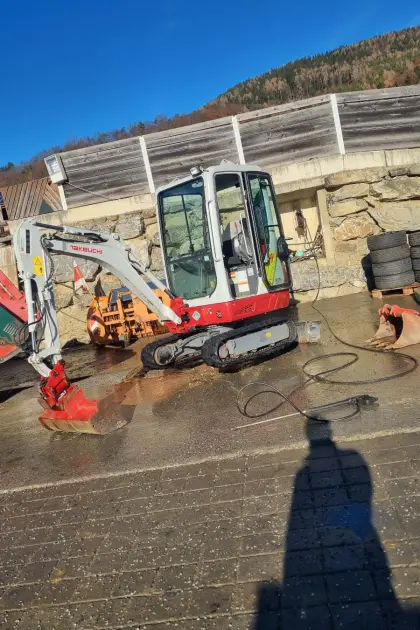Mini-Bagger Takeuchi (2 t) mieten TB 216