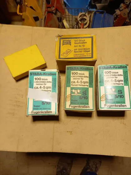 Spar-Klammern mit Nägeln für Paneele