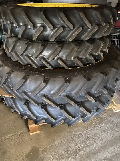 BKT 230/95R32 und BKT Agrimax RT-955 270/95 R44 mit Felgen