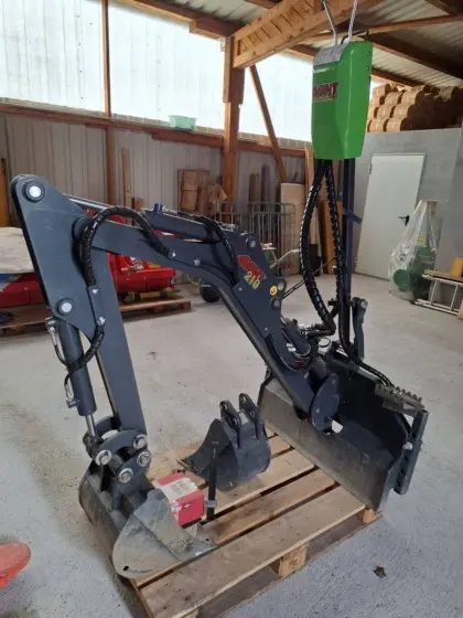 Original Avant Bagger 210 + 2 Löffel