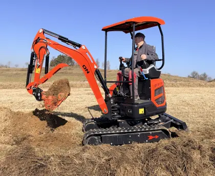 Minibagger 1,8 t Kubota Motor – 25 Bstd. – Komplettpaket YFE18Pro