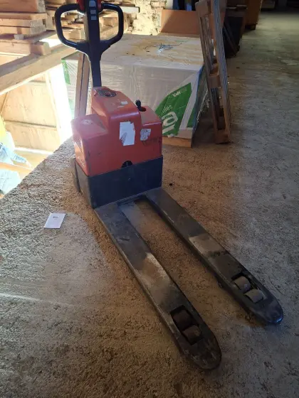 Linde Elektrohubwagen MT15