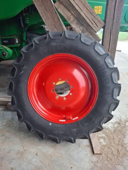 380/90R50 und 380/85R34 neuwertig Mitas AC 85 Pflegeräder