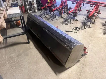 Düngerbehälter für Hackgerät