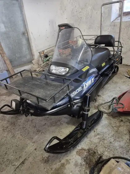 Lynx 6900 Schneemobil + Anhänger