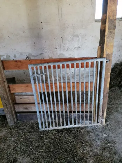 Tür für Ziegen oder Kälber