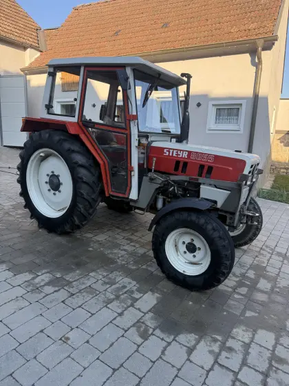 Steyr 8055 mit Hauer Frontlader