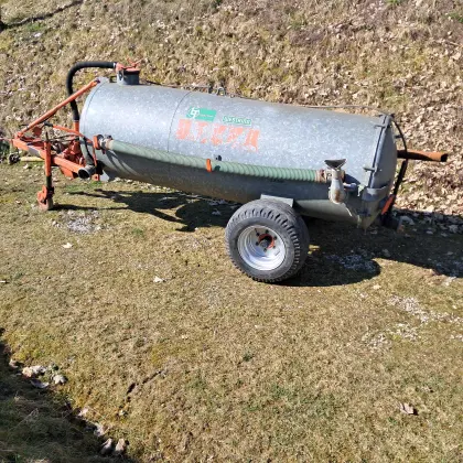 Bauer 3000l Güllefaß