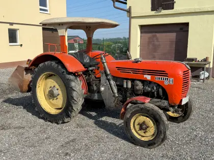 Steyr T288 mit Sturzdach, Frontlader und 2 Erdschaufeln