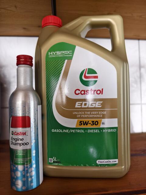 5 l Castrol Edge 5W30 LL + Engine Shampoo gratis