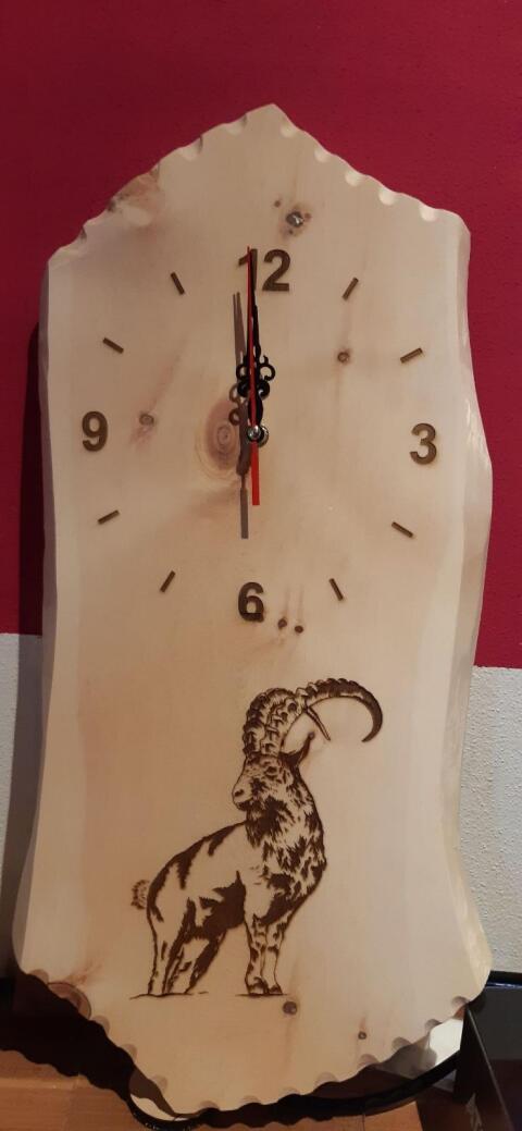 Zirbenuhr mit Steinbock