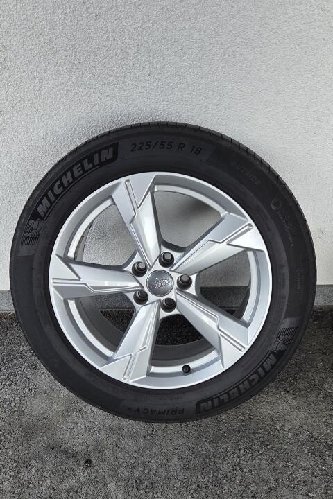 4 Stk Sommerreifen mit Orig. Audi Felgen 18"