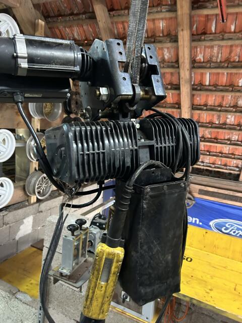 Swf Kettenzug 2000kg mit elektrischen Fahrwerk Konecranes De