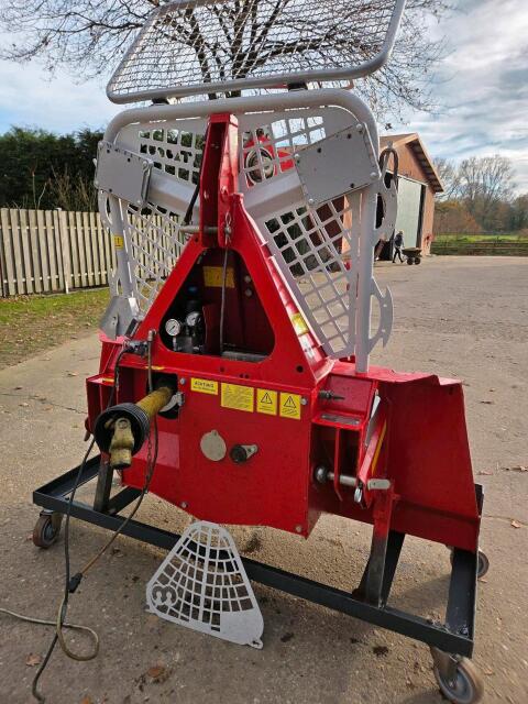 Forstseilwinde Tajfun EGV 85 AHK SG mit Funk