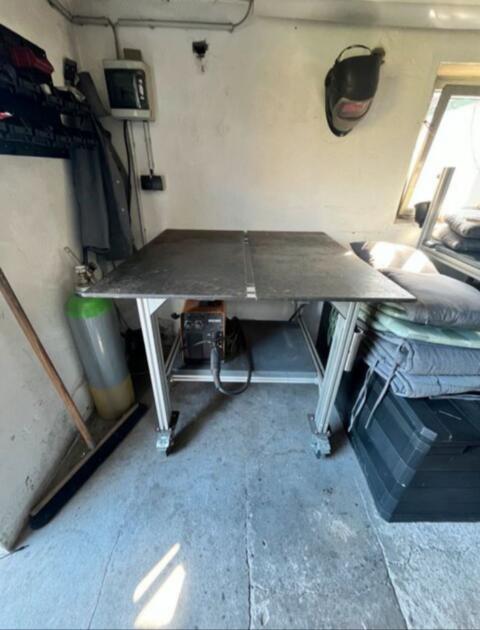 Schweißtisch, mobile Werkbank für die Metallbearbeitung