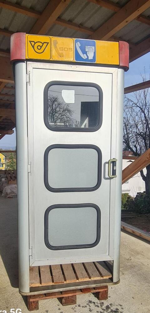 Telefonzelle umgebaut