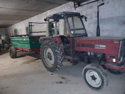 Traktor mit Miststreuer