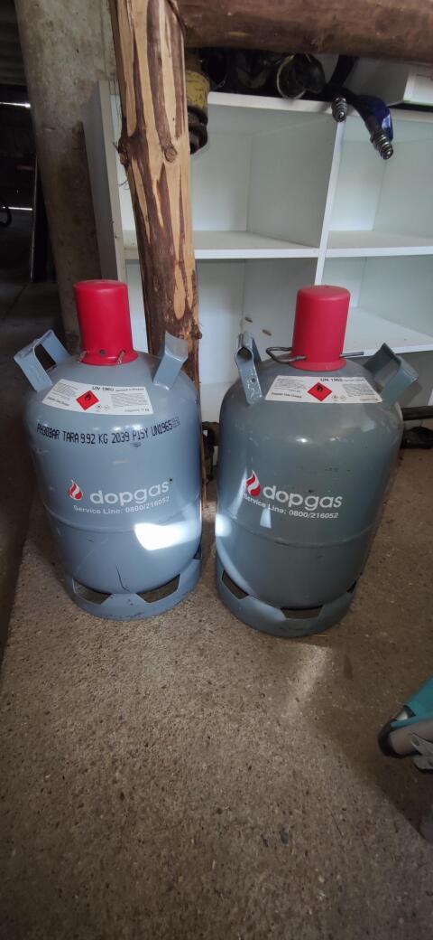 2x Propan Gas Flaschen voll