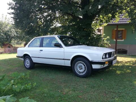 BMW E30 323i