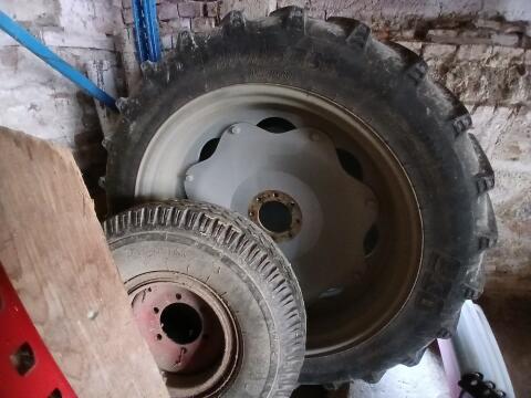 Pflegebereifung Massey Ferguson