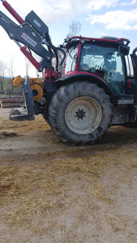 Forstschlepper Valtra