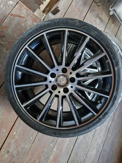 Mercedes AMG Felgen mit Reifen Goodyear EGLE F1