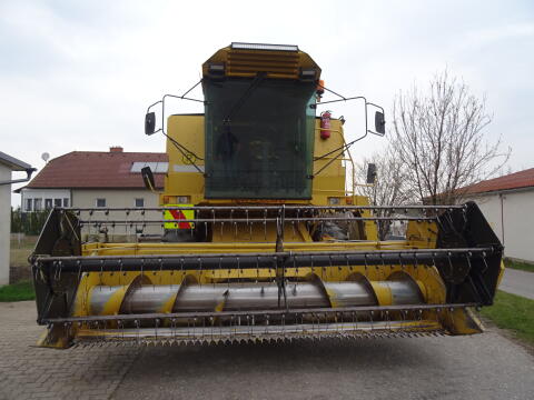 New Holland TX32