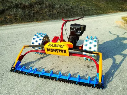 Rasant Standard Bergmäher mit 2 m Mähbalken und Stachelräder