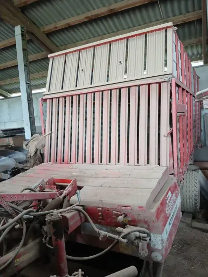 Ladewagen Pöttinger Siloprofi 2